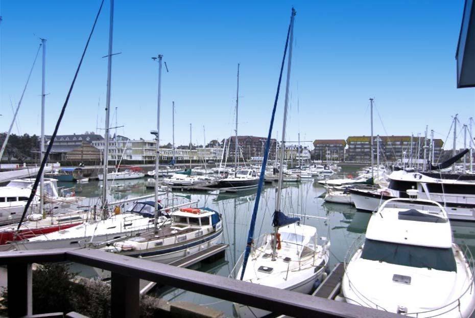 Le Loft-Boat Apartment Deauville Bagian luar foto