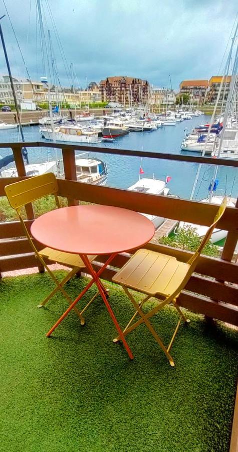 Le Loft-Boat Apartment Deauville Bagian luar foto