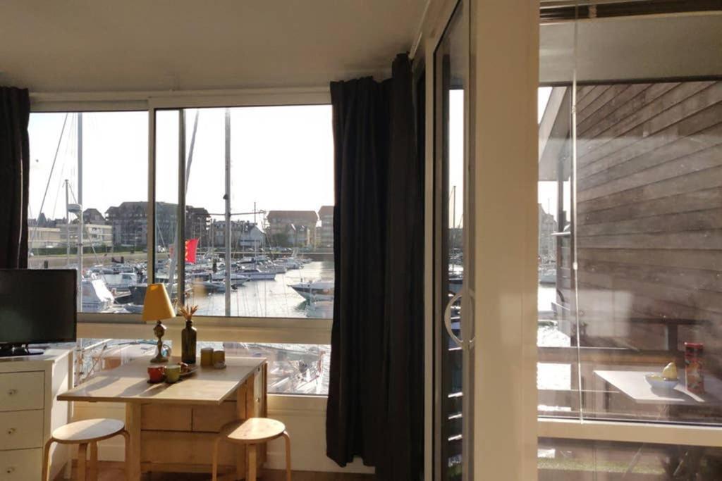 Le Loft-Boat Apartment Deauville Bagian luar foto